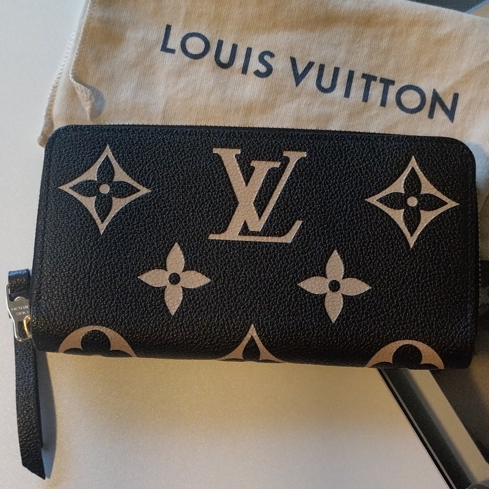 Louis Vuitton Zippy Wallet - Picture 2 of 5